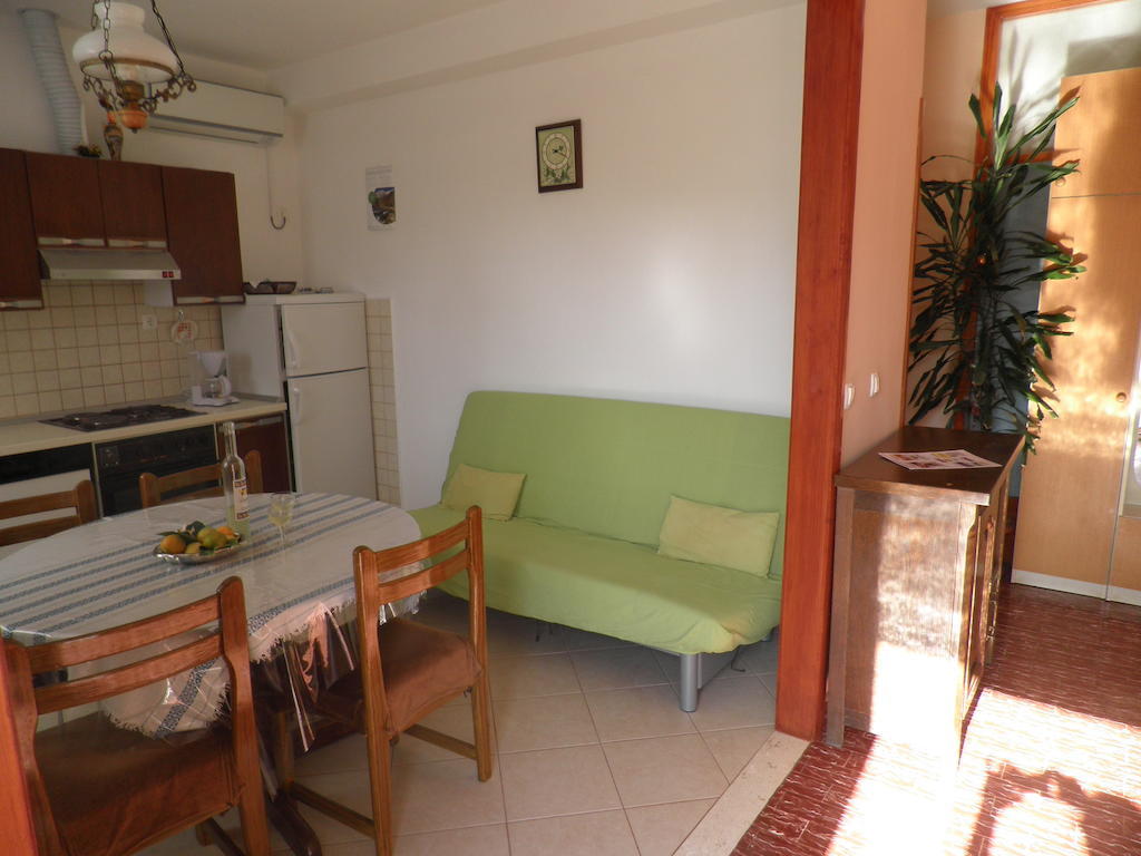 Apartments Holiday ลุมบาร์ดา ห้อง รูปภาพ