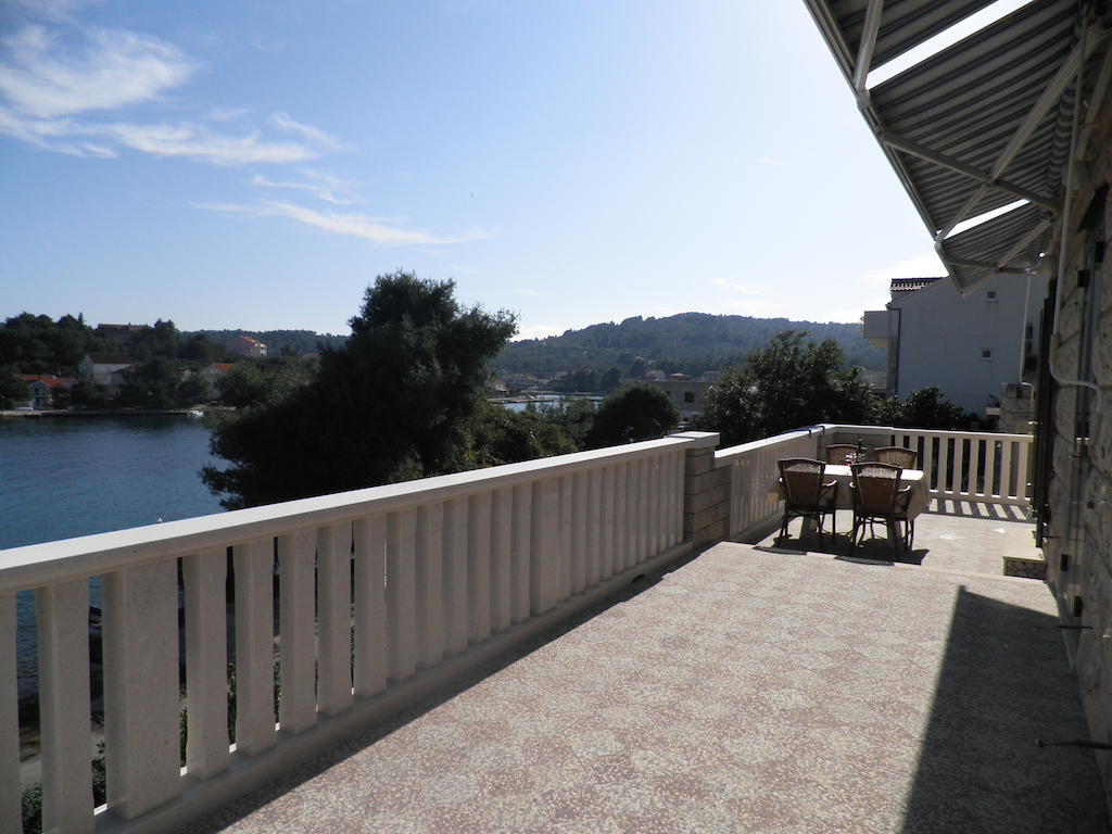 Apartments Holiday ลุมบาร์ดา ห้อง รูปภาพ