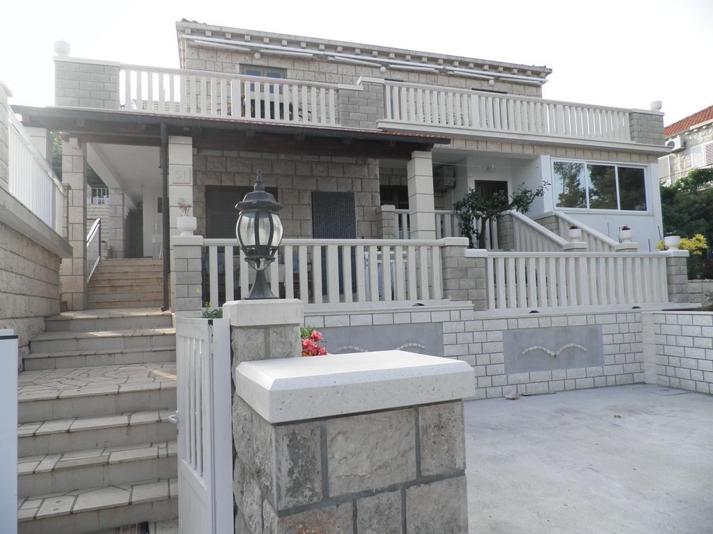 Apartments Holiday ลุมบาร์ดา ภายนอก รูปภาพ
