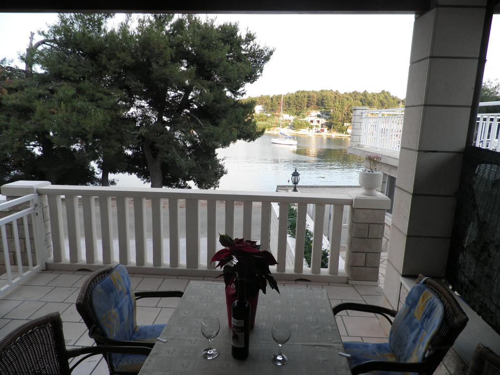 Apartments Holiday ลุมบาร์ดา ภายนอก รูปภาพ