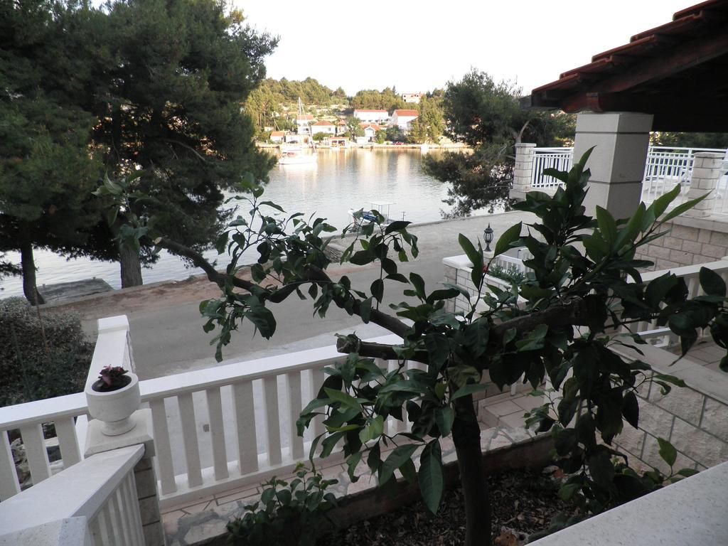Apartments Holiday ลุมบาร์ดา ภายนอก รูปภาพ