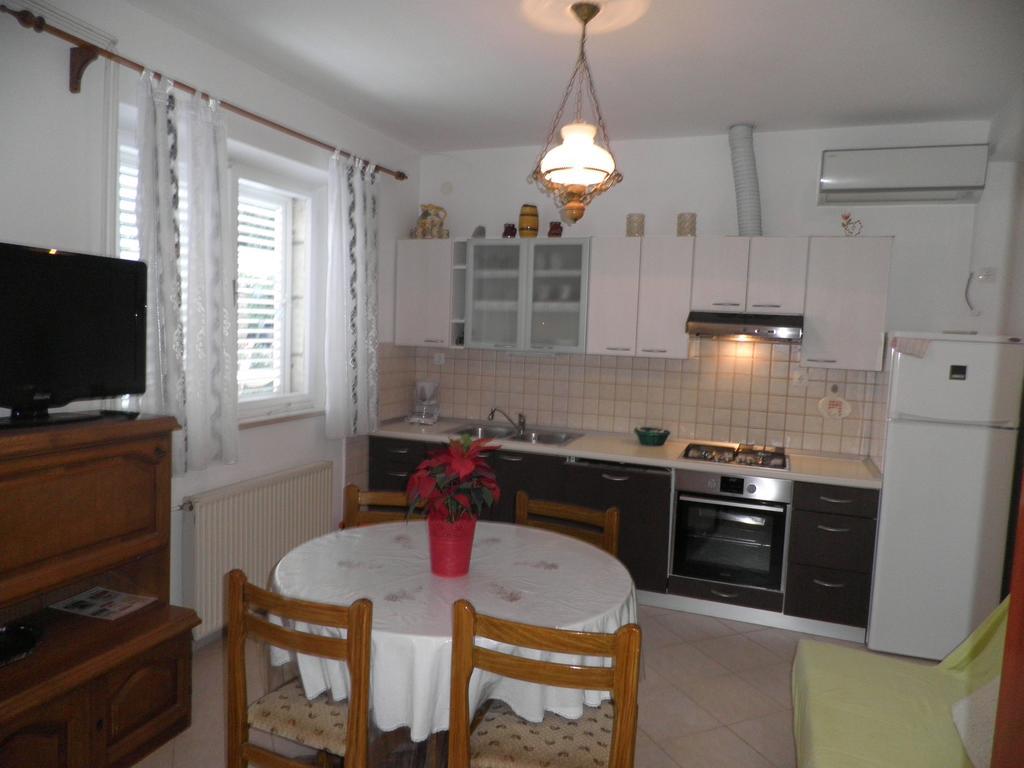 Apartments Holiday ลุมบาร์ดา ภายนอก รูปภาพ